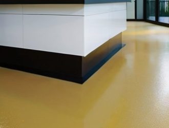 Безопасность на первом месте: Почему антискользящие покрытия необходимы в каждом помещении