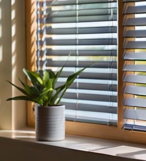 Чистота и уют: как правильно мыть окна и жалюзи в вашем доме