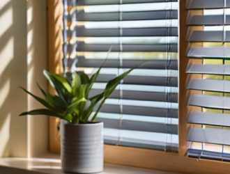 Чистота и уют: как правильно мыть окна и жалюзи в вашем доме
