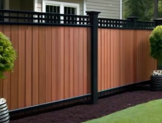 Эстетика и прочность: Как выбрать и установить забор с металлическими столбами