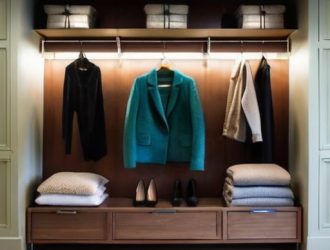 Как правильно хранить верхнюю одежду: советы для долговечности и сохранности внешнего вида