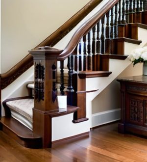 Как правильно ухаживать за деревянными лестницами: советы по чистке и защите