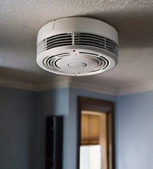 Как правильно установить и настроить датчики дыма: полное руководство для безопасности вашего дома и бизнеса