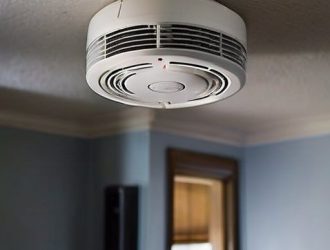 Как правильно установить и настроить датчики дыма: полное руководство для безопасности вашего дома и бизнеса