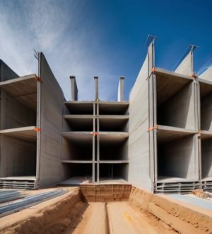 Монолитные стены: Преимущества, Недостатки и Будущее Строительства