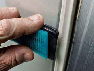 Новая жизнь старой техники: как замена дверных уплотнителей экономит энергию и увеличивает эффективность