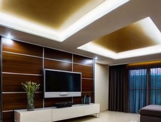 Потолки в интерьере гостиной: выбор, тенденции и советы для идеального оформления