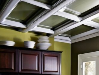 Потолочные решения: от функциональности до стильных акцентов в интерьере