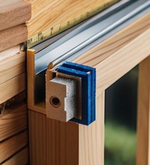 Правильная установка окон в деревянных домах: пошаговое руководство для долговечности и энергосбережения