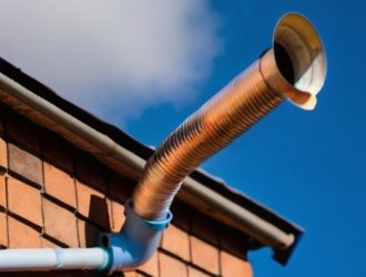 Правильный монтаж фановой трубы через крышу: ключ к эффективной вентиляции и комфорту в доме