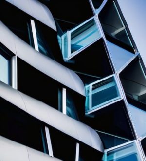 Самочищающиеся фасады: Инновации, преимущества и будущее в современном строительстве