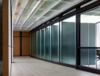 Светопроницаемые перегородки: Эстетика, Функциональность и Будущее Интерьера