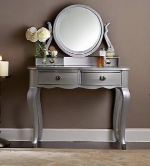 Туалетные столики: История, Разнообразие и Советы по Выбору для Идеального Интерьера