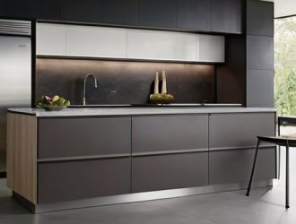 Встроенные или отдельностоящие: Как выбрать идеальный холодильник для вашей кухни?