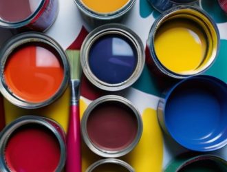 Как правильно покрасить виниловые обои: пошаговое руководство и советы экспертов