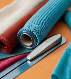 Как правильно удалить клей с одежды: советы по уходу за курткой без повреждений