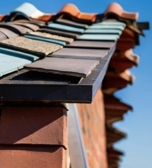 Как правильно заменить шифер на крыше: пошаговое руководство для надежной защиты вашего дома