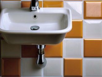 Правильная установка унитаза на керамическую плитку: шаг за шагом к надежности и долговечности